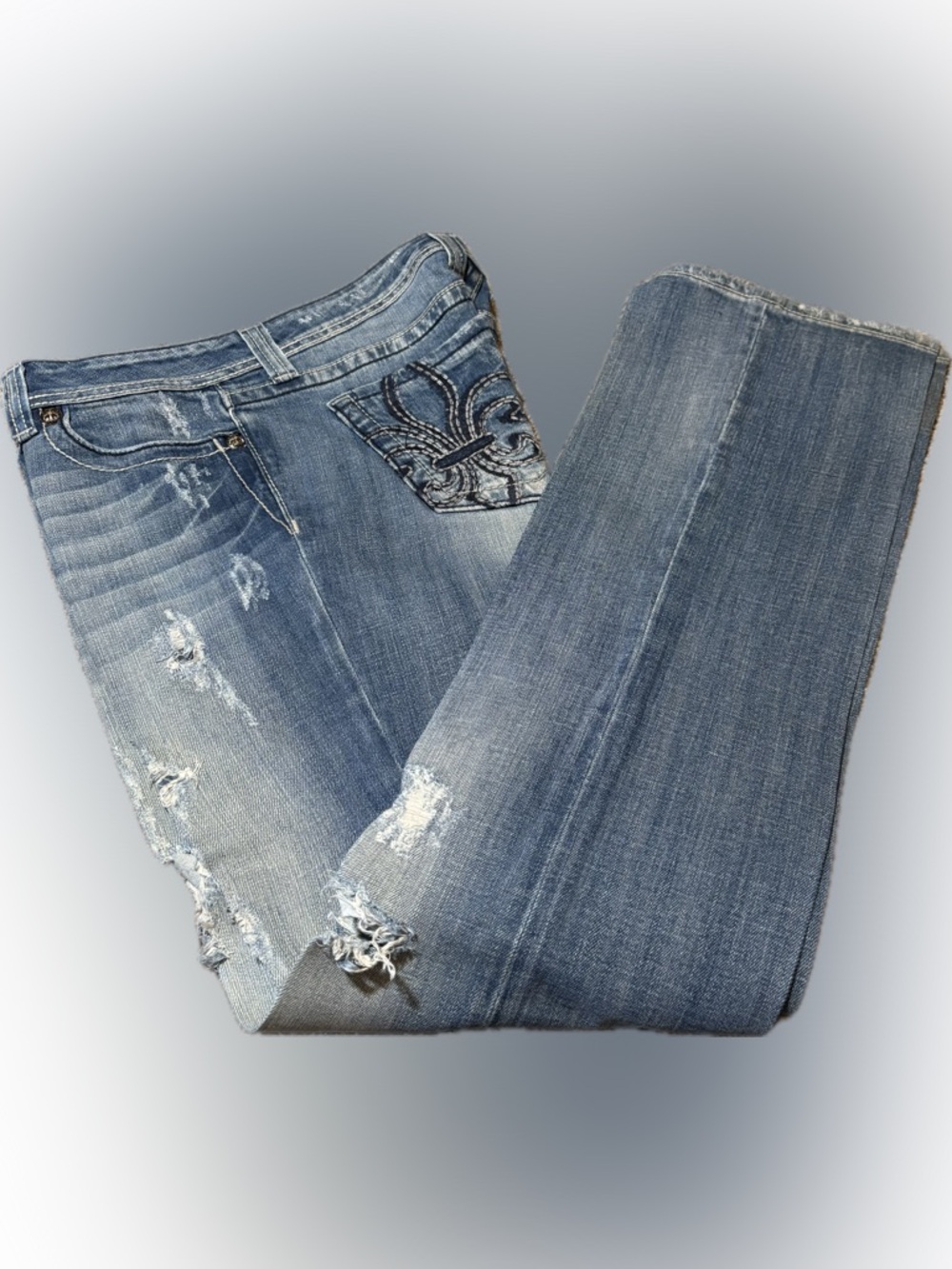 E135 Miss Me Distressed Light Jeans with Embroidered Pocket, Size 31